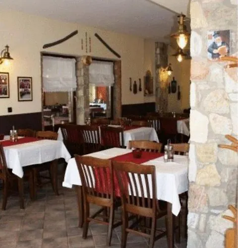 Monopati E6 Hotel 3*