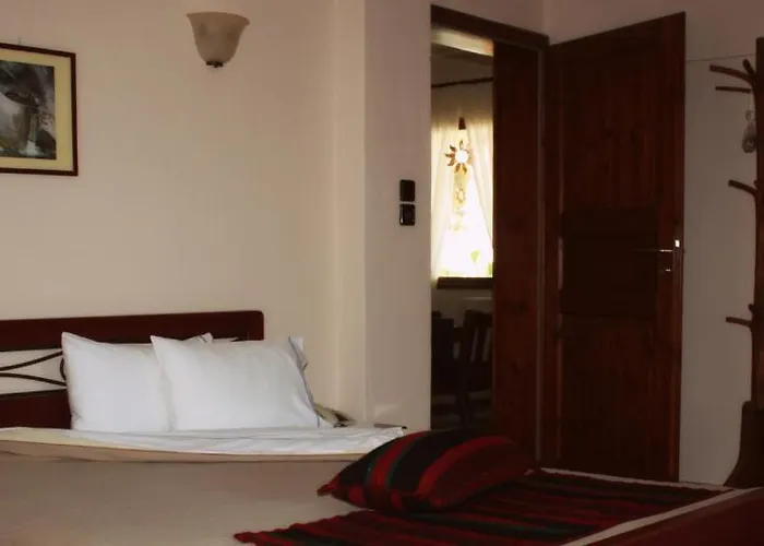 Monopati E6 Hotel 3*