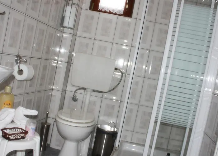 Monopati E6 Hotel 3*